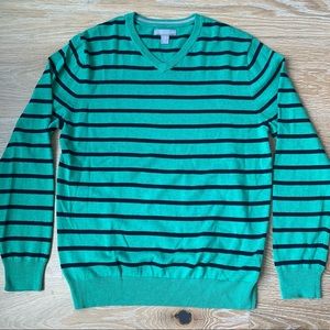 Grayson & Dunn long sleeve sweater in excellent used condition.